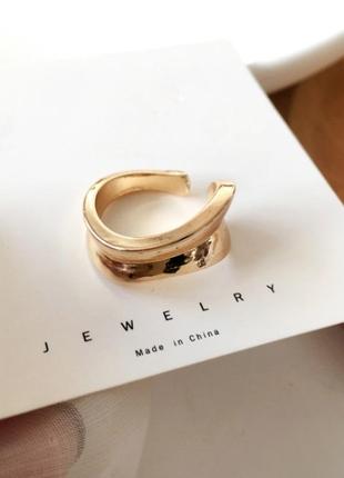 Женская кольца / стильная и актуальная / качественная бижутерия / золотой цвет