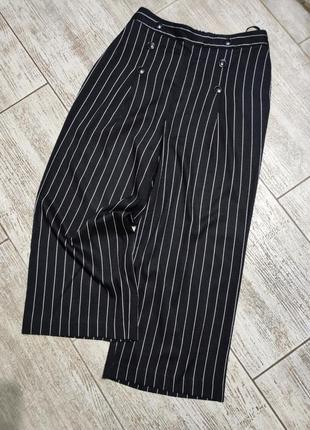 Штани широкі прямі кюлоти смужка чорні зі зборочками2 фото