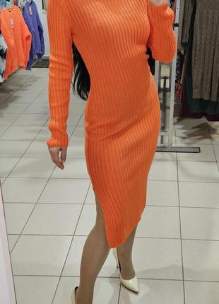 Оранжевое теплое платье по фигуре7 фото