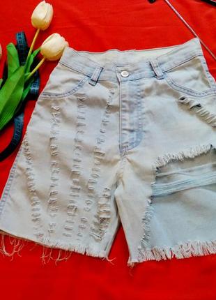 Крутые рваные шорты с высоким поясом. рр 26. на стройняшку.