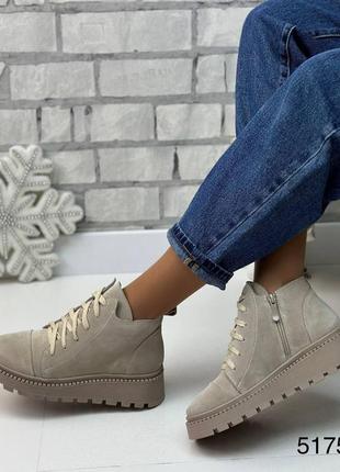 Зимові жіночі замшеві ботинки бежевого кольору, трендові жіночі ботинки на шнурівці