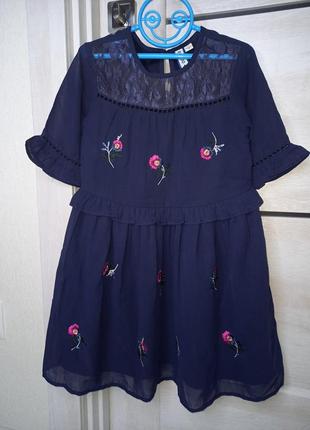 Фирменное тонкое платье с длинным рукавом в украинском стиле вышиванка с вышивкой 5-6 лет
