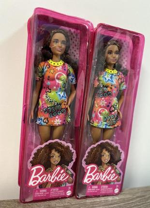 Кукла barbie модница в ярком платье-футболке