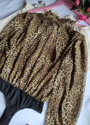 Боди-блуза женская в леопардовый принт с открытой спиной с пышными рукавами низ трусики стринги черные4 фото