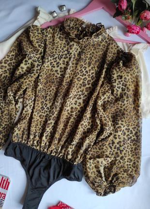 Боди-блуза женская в леопардовый принт с открытой спиной с пышными рукавами низ трусики стринги черные3 фото