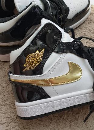 Жіночі nike air jordan 1 mid2 фото