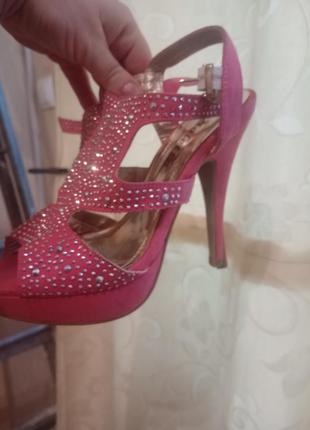 Розовые туфли босоножки каблук со стразами блестящие8 фото