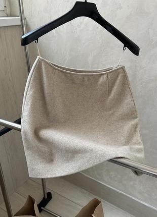 Трендовая шерстяная юбка с низкой посадкой итальянского бренда blues club в цвете светлый беж, размер xs/s 426 фото