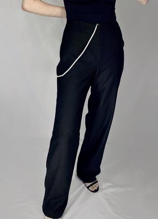 Новые брюки прямого кроя с аксессуаром1 фото