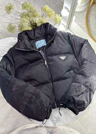 Куртка в стиле prada черная короткая зима