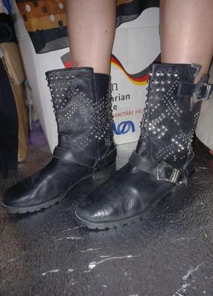 Кожанные черевики  козаки zara  с стразами  шипами с ремнями3 фото