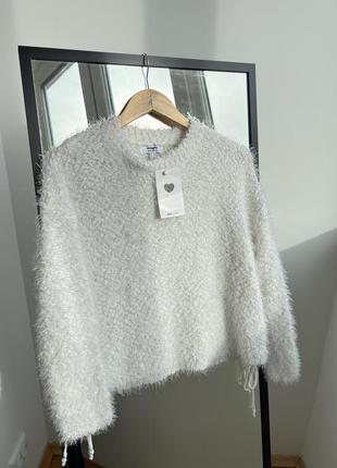 Новый белый теплый свитер jennifer