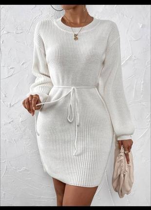 Вязаное стильное платье - короткая мини с длинными рукавами на шнурке молоко базовое