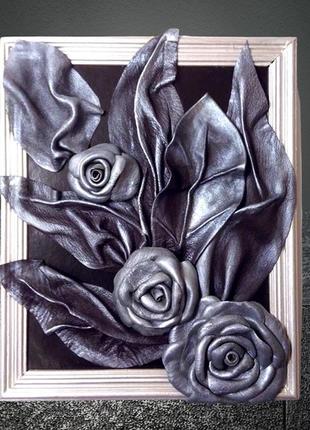 Картина 28 см — 23 см, срібні троянди з натуральної шкіри, квітковий натюрморт, ручна робота1 фото