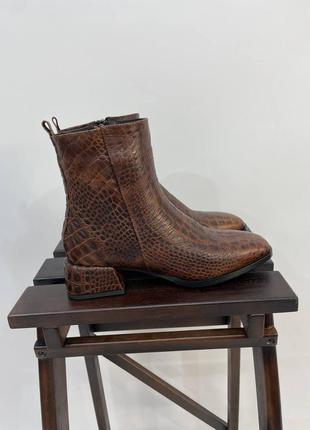 Ботинки кожаные, замшевые коричневые с квадратным носком на каблуке 3см4 фото