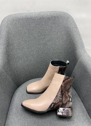 Ботинки бежевые замшевые,кожаные с квадратным носком на каблуке 3см9 фото