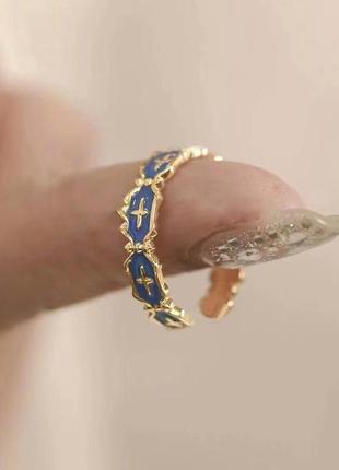 Кольцо с синей эмалью, золотистое2 фото
