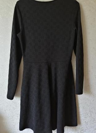 Черное текстурное платье со шнуровкой3 фото