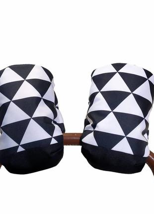 Роздільна муфта на коляску. муфти рукавички на ручку коляски або візочка mamalook, чорні з принтом "трикутники"3 фото
