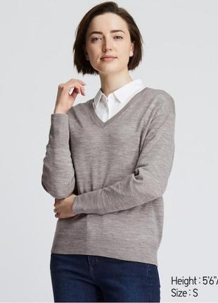 Серый шерстяной свитер от uniqlo