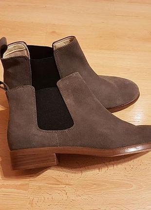 Замшеві черевики clarks taylor shine taupe