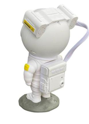 Ночник проектор звездного неба космонавт - лазерный светильник проектор астронавт с пультом6 фото