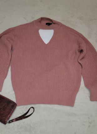 Стильный свитер с чокером