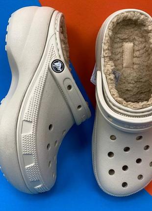 Женские кроксы утепленные на платформе crocs classic platform lined bone беж