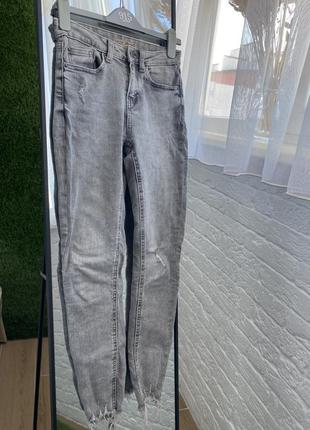 Сірі джинси