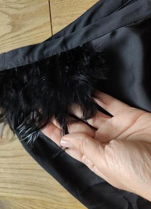 Черное итальянское платье с перьями на один рукав 🩶2 фото