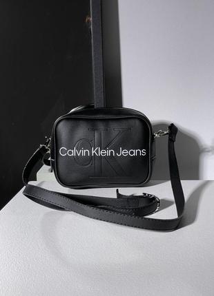 Шикарная мягкая сумка calvin klein small crossbody  бредова кросс боди в черном цвете келвин4 фото