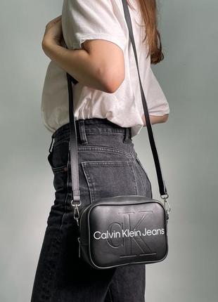 Шикарная мягкая сумка calvin klein small crossbody  бредова кросс боди в черном цвете келвин1 фото