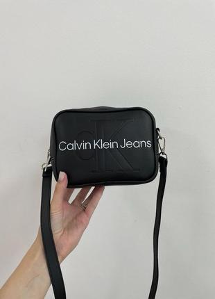 Шикарная мягкая сумка calvin klein small crossbody  бредова кросс боди в черном цвете келвин7 фото