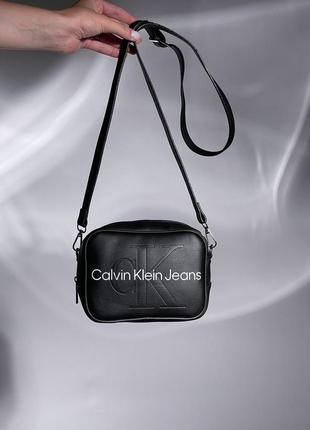 Шикарная мягкая сумка calvin klein small crossbody  бредова кросс боди в черном цвете келвин6 фото