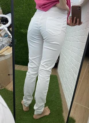 Белые джинсы6 фото