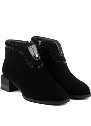 Ботильйони жіночі чорні замшеві з декором 1700б