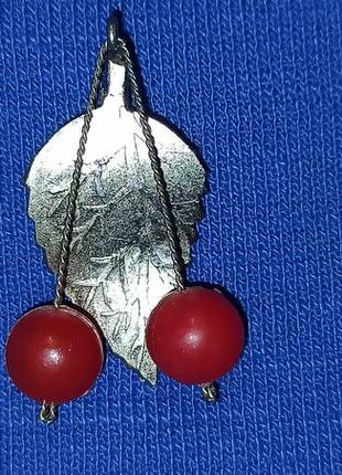 Винтажное украшение брошка значок вишни с листом1 фото