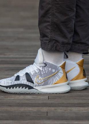 Чоловічі кросівки білі с золотим nike kyrie 7 white\gold