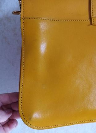 Яскрава жовта шкіряна сумка від asos8 фото