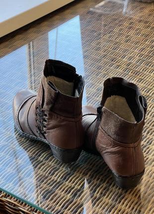 Кожаные сапоги ботильоны rieker оригинальные коричневые на каблуке с мехом6 фото