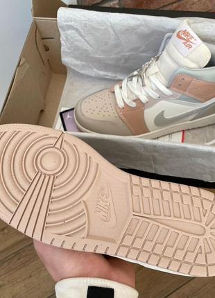 Женские кроссовки nike air jordan 1 retro beige6 фото