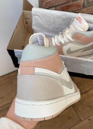 Женские кроссовки nike air jordan 1 retro beige5 фото