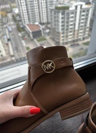 Демисезонные сапоги michael kors3 фото