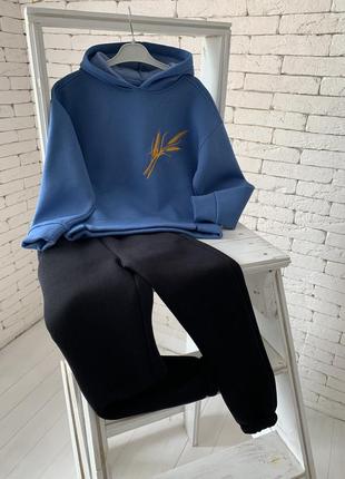 Костюм спортивный с вышивкой