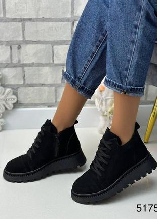 Зимові жіночі замшеві ботинки чорного кольору, трендові жіночі ботинки на шнурівці