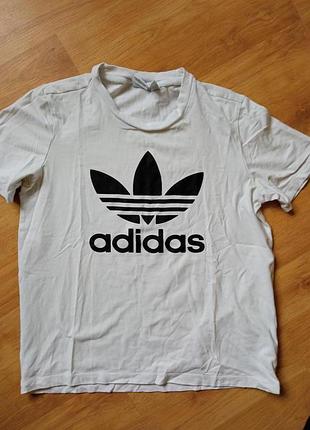 Шикарна нова футболка адідас