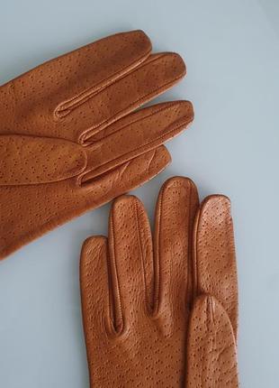 Кожаные перчатки рыжего цвета, перфорированная кожа.5 фото