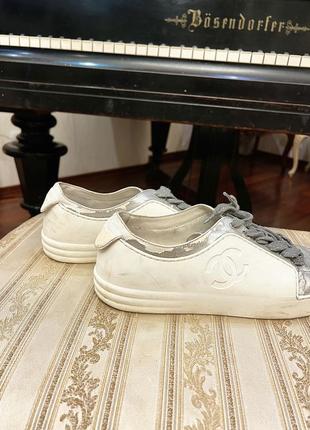 Оригинальные кроссовки кеды кожаные белые серебристые chanel италия5 фото