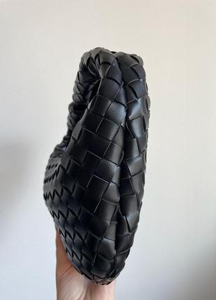 Женская маленькая черная кожаная сумка bottega vetneta9 фото