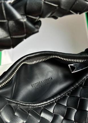 Женская маленькая черная кожаная сумка bottega vetneta4 фото